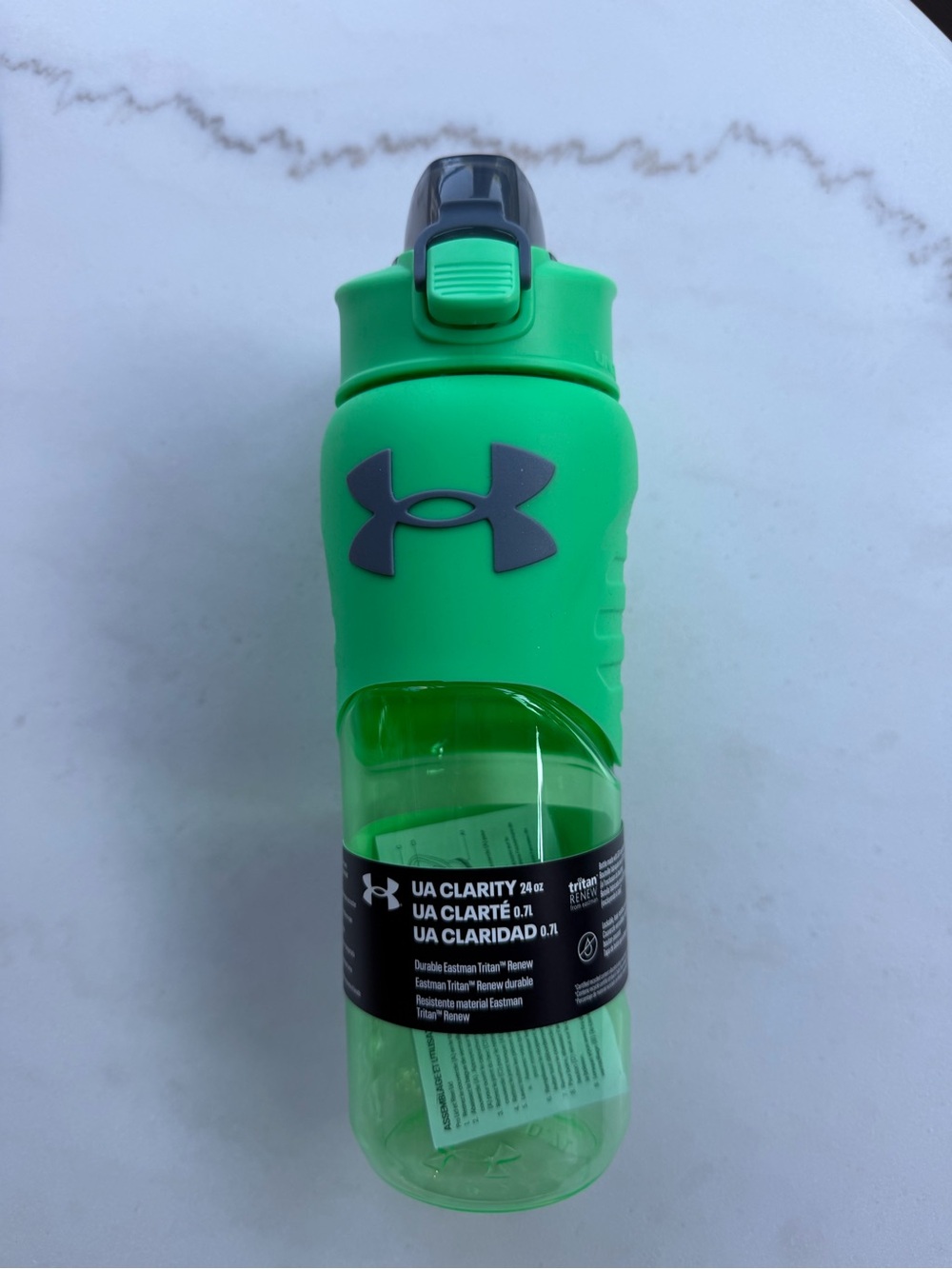 💚 Under Armour UA Clarity 24 oz Water Bottle – Vapor Green